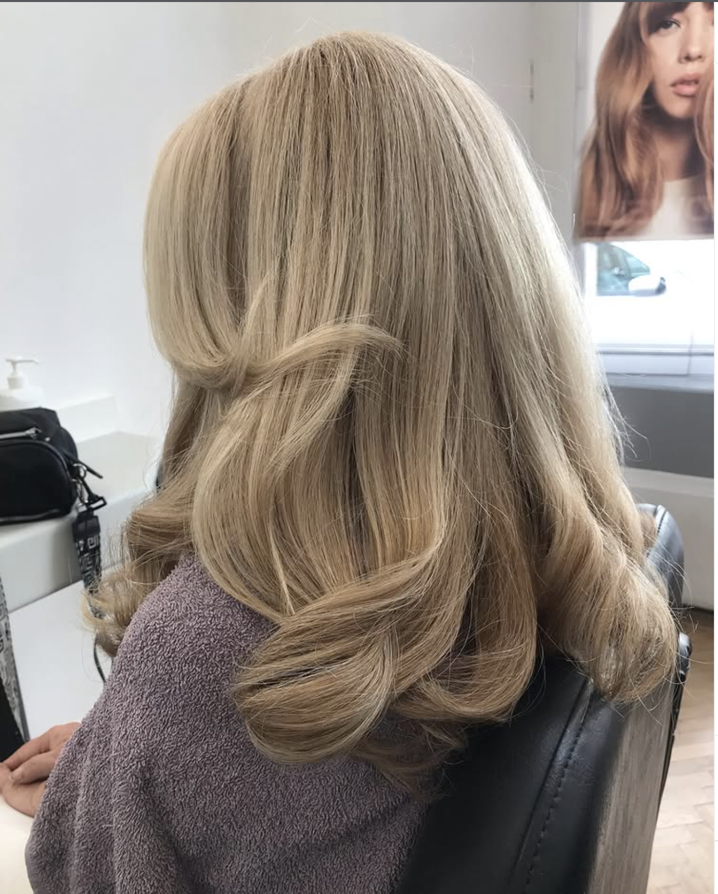 Blondieren Wien – Langhaarfrisur blond bei Hairstudio Tanja