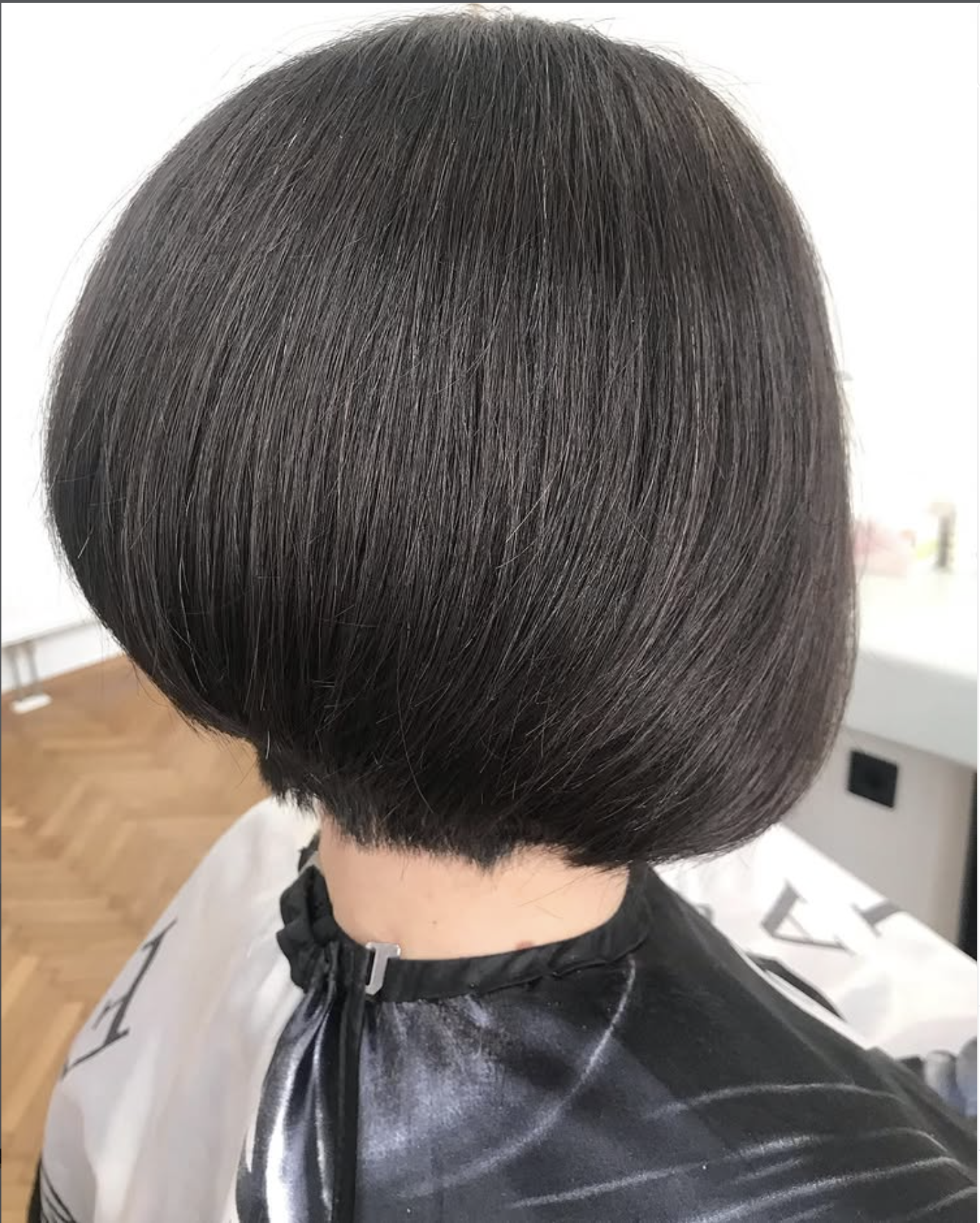Bob Haarschnitt Wien – Klassischer schwarzer Bob bei Friseur Tanja