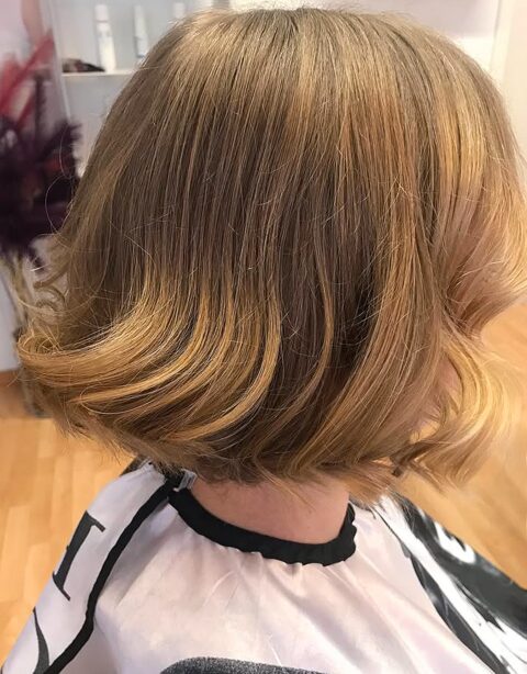 Bob Frisur Wien – Honigblonder Bob mit Wellen bei Friseur Tanja