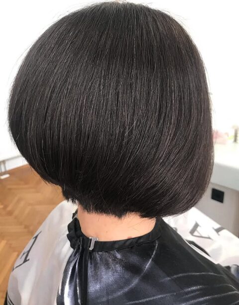 Bob Haarschnitt Wien – Klassischer schwarzer Kurz-Bob bei Friseur Tanja