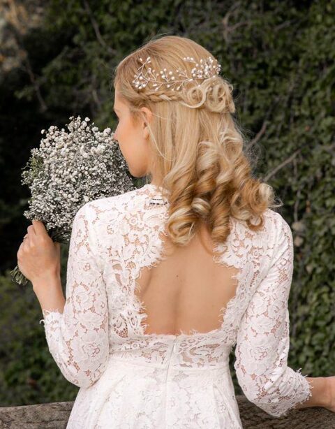 Hochzeitsfrisur Wien – Brautfrisur mit Locken und Haarschmuck